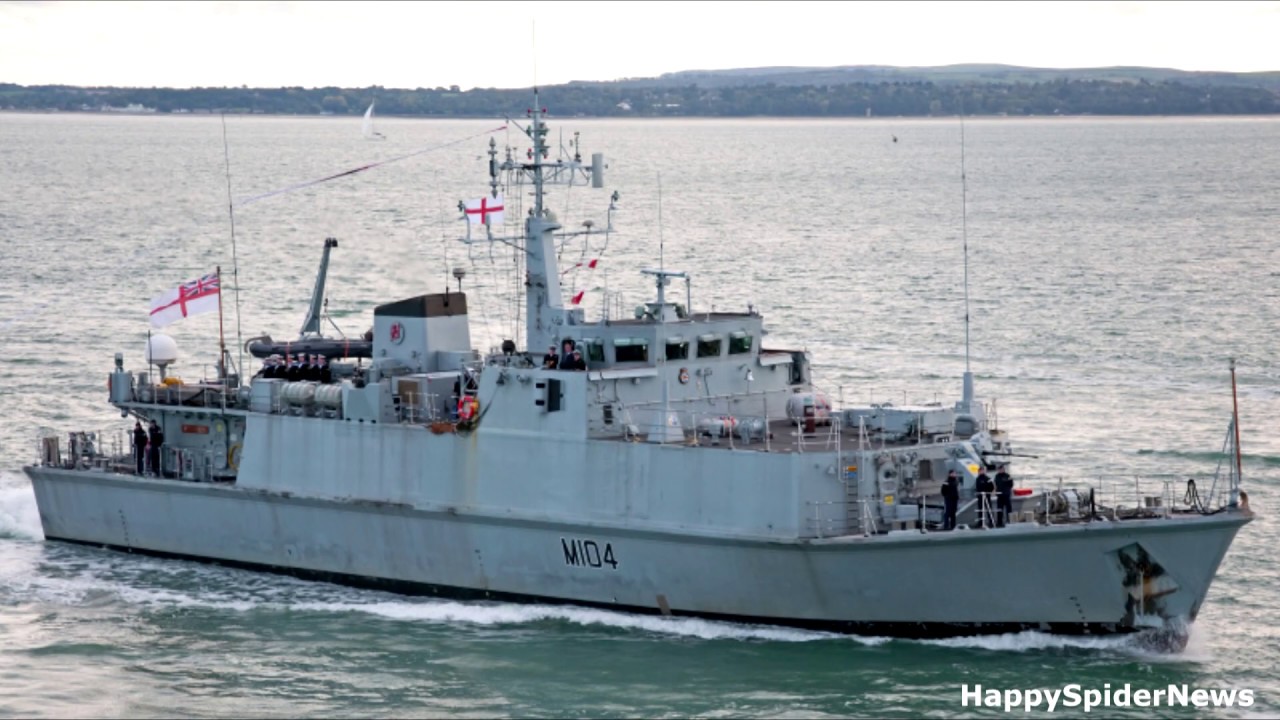 Royal Navy - HMS Walney (M104) presents