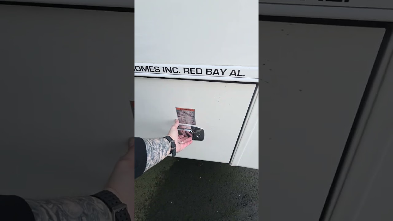 Outside 2017 Tiffin Allegro Breeze 31BR