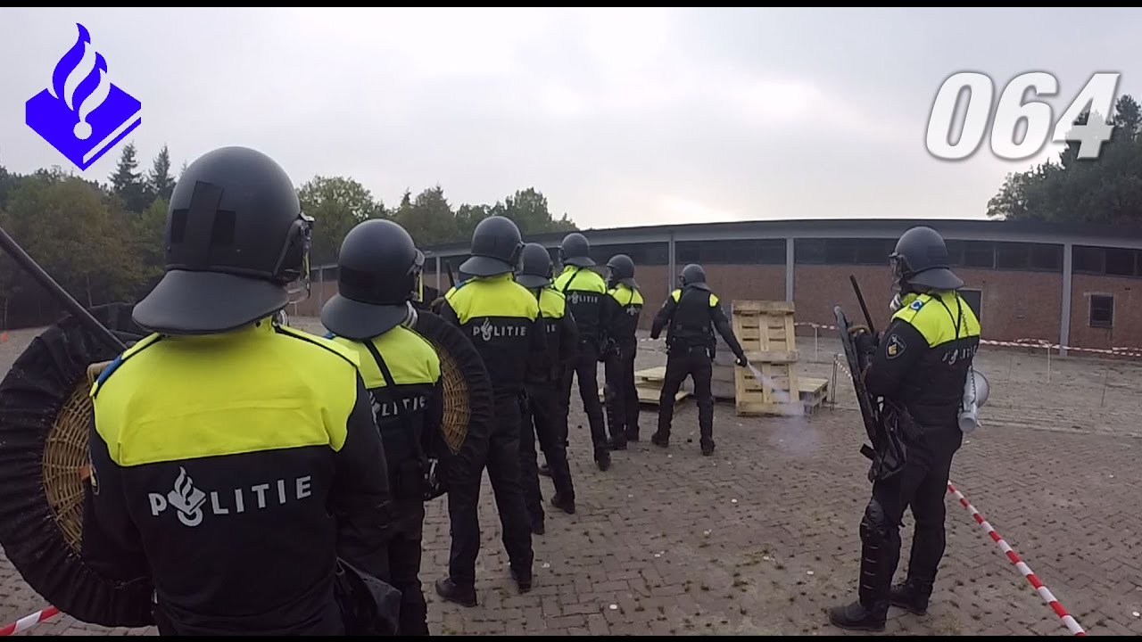 Politie Mobiele Eenheid de oefening. Dag 1 Politie Vlogger Jan-Willem. NR 64