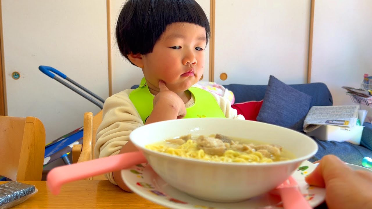 |913| Hồi hộp chờ 3 Na ăn thử món mì gà mới kiểu nhật | Trần Tiên JP Family