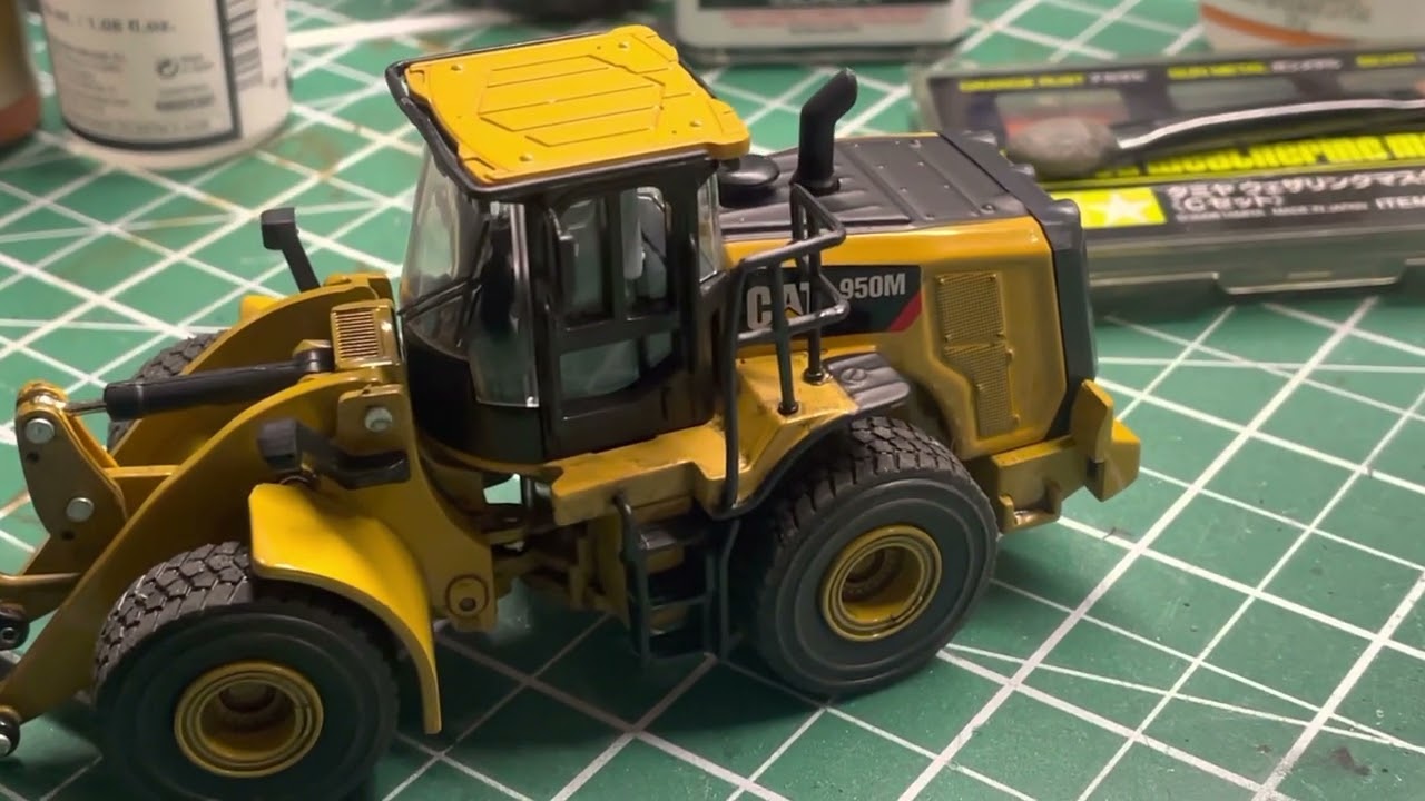 Weathered!!! Diecast Masters 1/64 CAT 950M loader