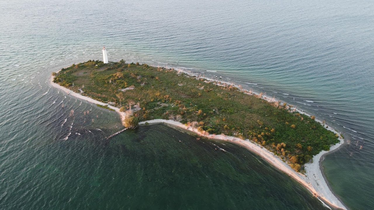 Scenic lighthouse on Georgian Bay - 4K Drone Video