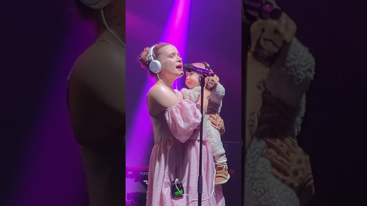Монеточка Live - Папина любовница #монеточка #папиналюбовница #концерт #concert #music #shorts