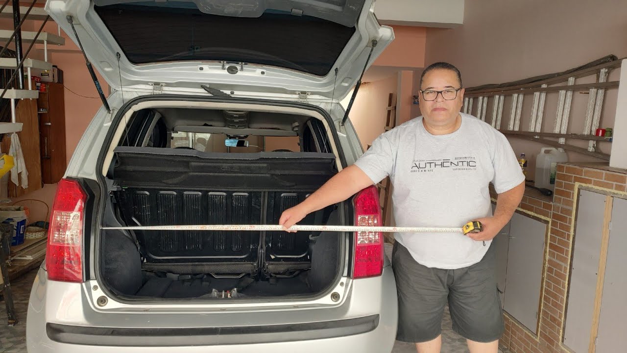 Porta malas do Fiat Idea medido com a trena