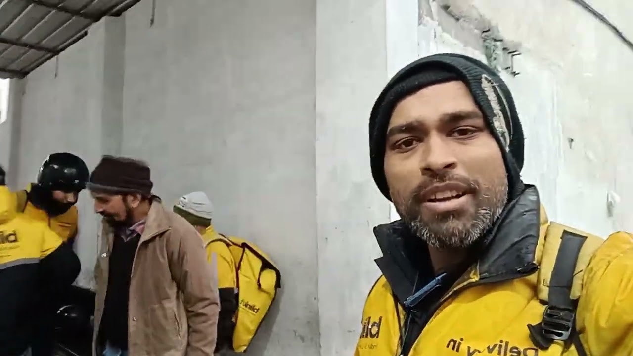 Kashipur Blinkit store Basant panchmi barsat ho rahi hai