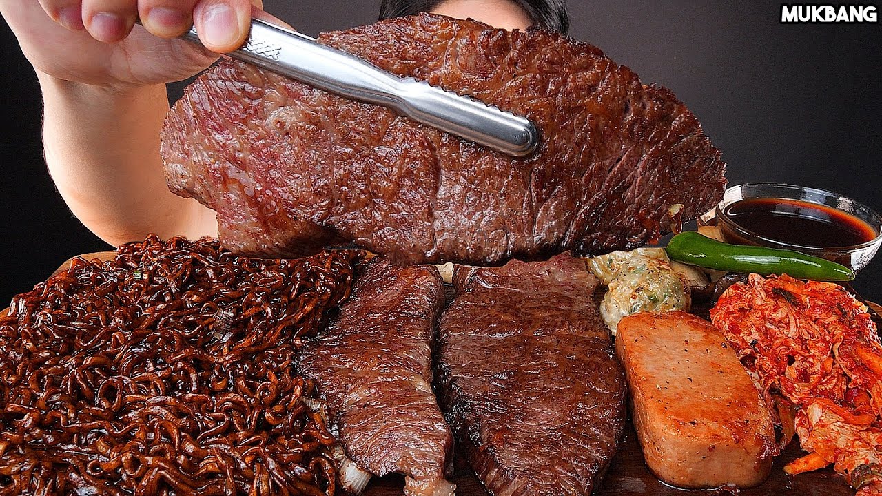 стейк из говядины и лапша STEAK 🥩 BLACK BEAN NOODLES SPAM DUMPLING KIMCHI ASMR MUKBANG EATING