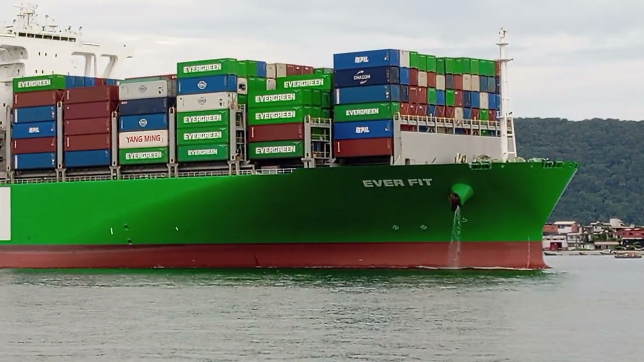 Que navio o líder vai deixando o porto de Santos um verde maravilhoso