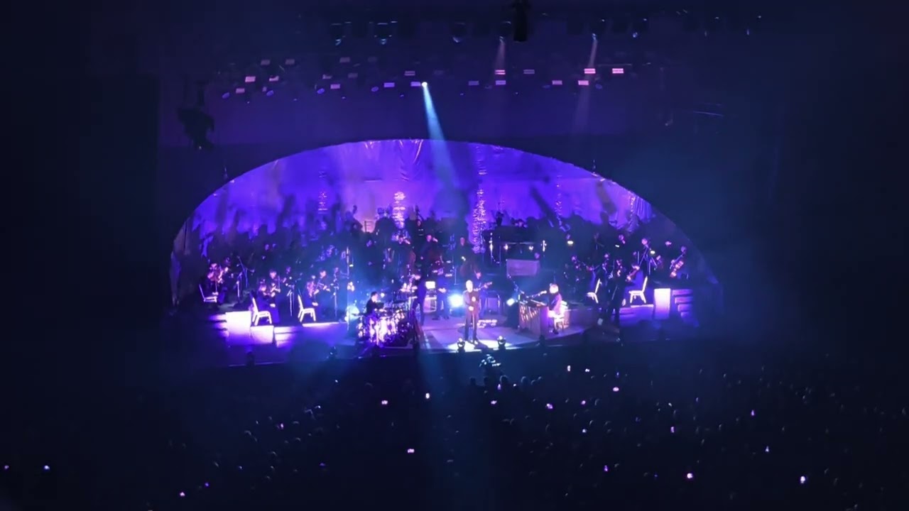 HAEVN - Throw Me A Line (Live @ AFAS Live) 
