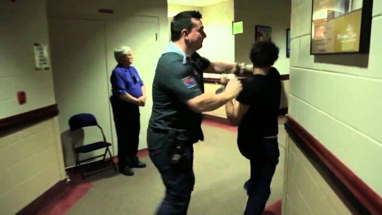 One Direction - Access 1D Part 1 USA ! 5 idiots ( Niall, Harry, Zayn, Liam and Jennifer)