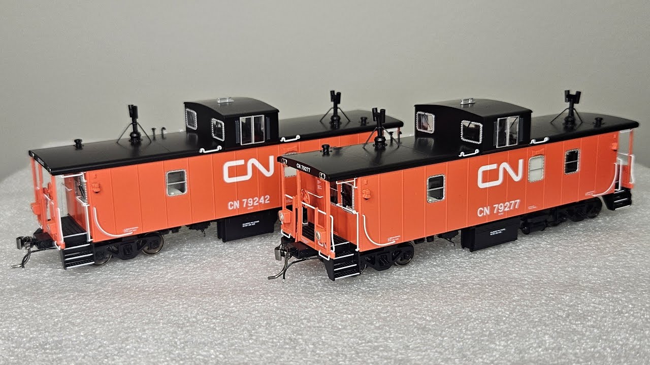 Обзор: Rapido HO Scale Hawker Siddeley Caboose (Van) CN Late с чёрными ступеньками и трафаретной ...