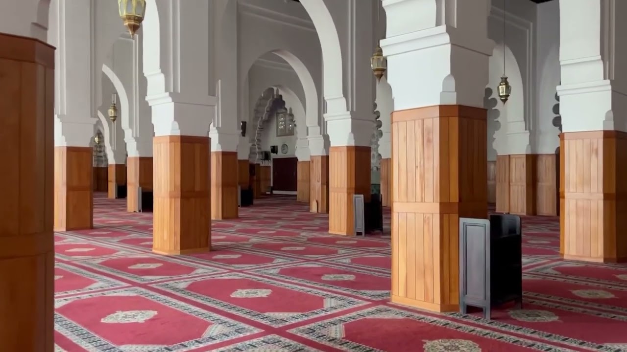 مشاهد من داخل مسجد عين الشق الكبير بعد الفراغ من أداء صلاة الجمعة