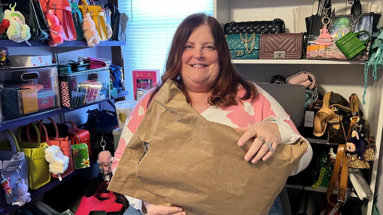 Unboxing(bagging(?) my newest Coach bag. This ticked one off of my bucket list!!! Two items in one!!