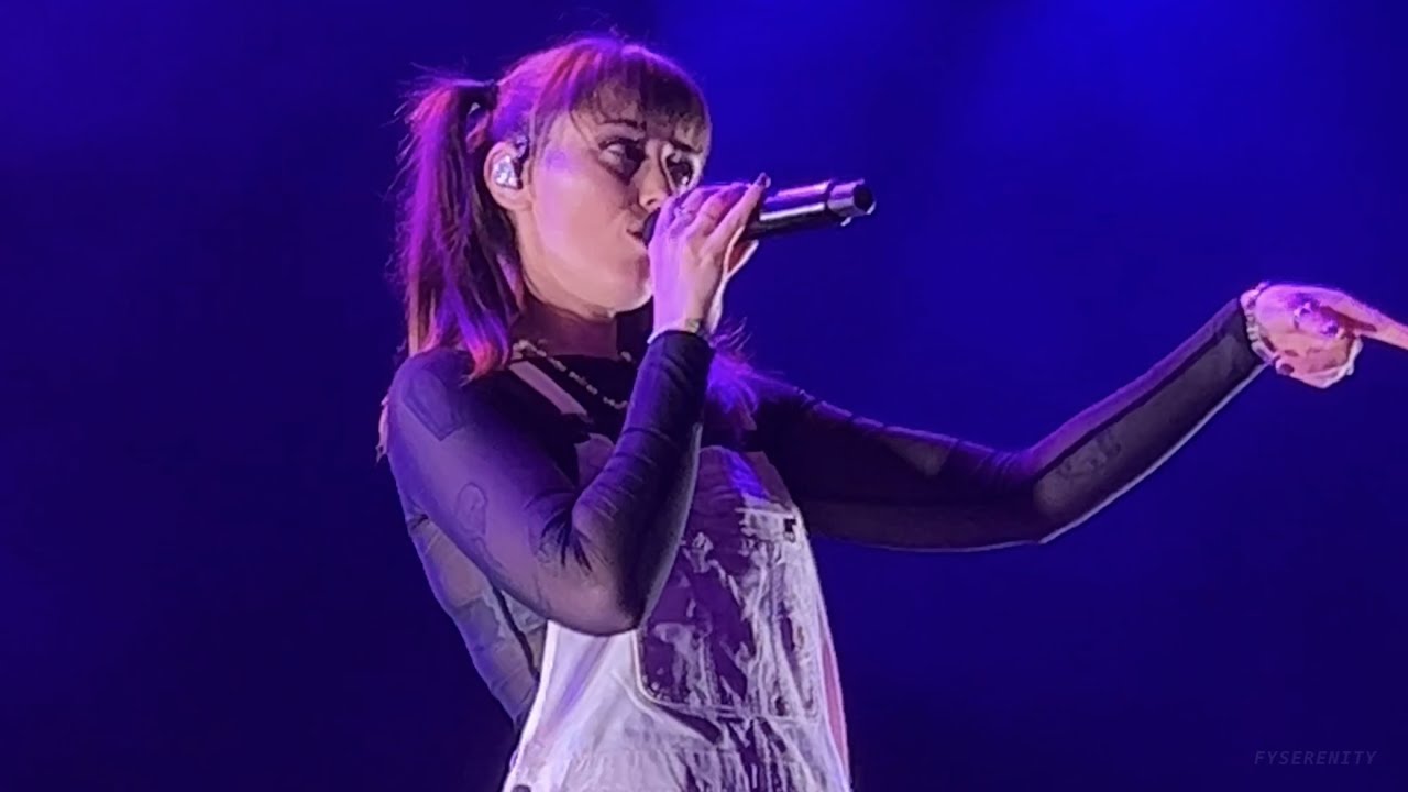 Sasha Alex Sloan - Normal (Live from Singapore)