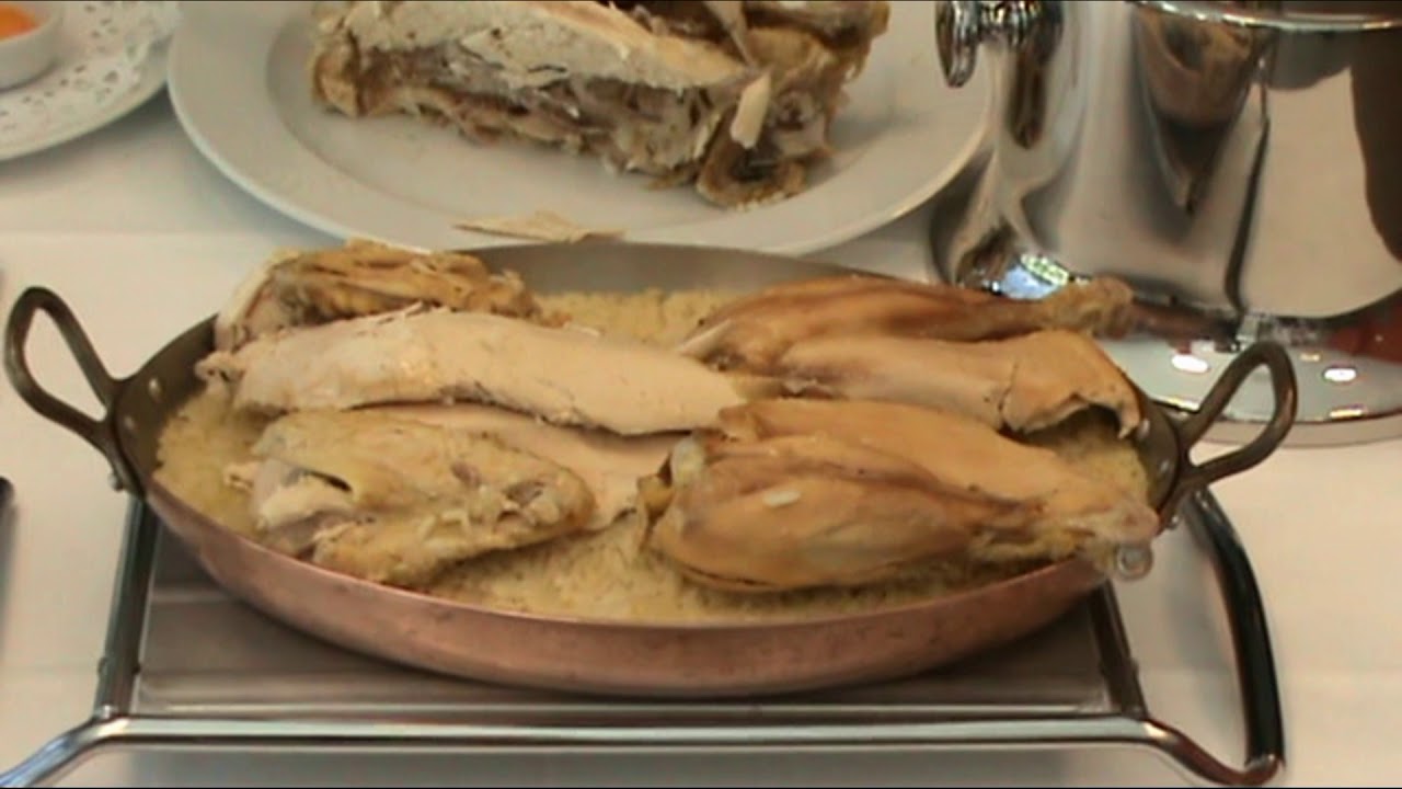 Poularde pochée sauce suprême