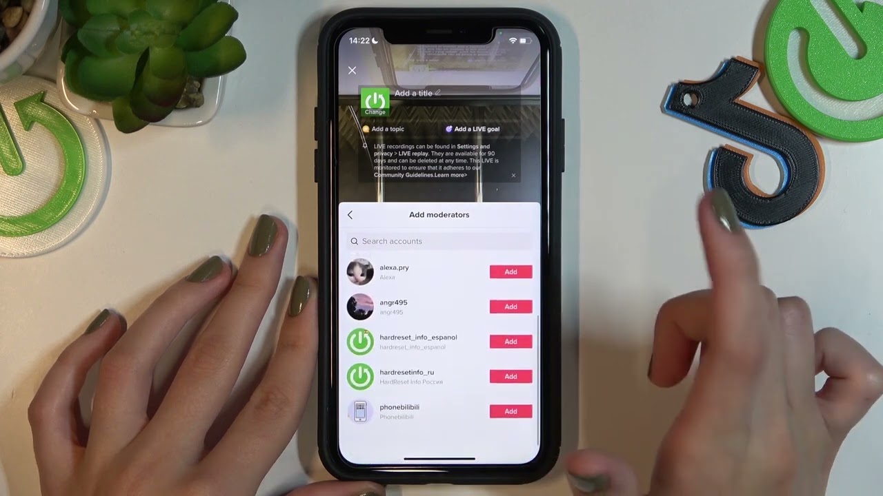 Как добавить модераторов на TikTok LIVE