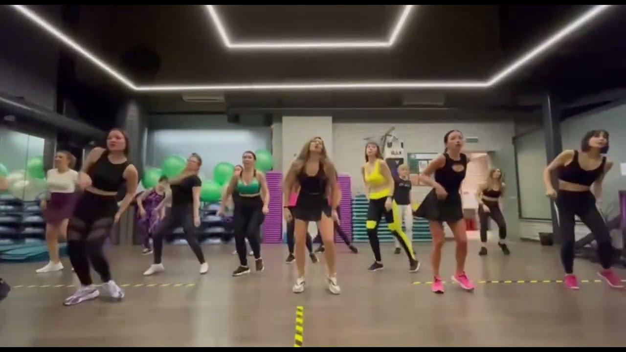 BELLA Maitre Gims Dance #bella #bellamaitregims #dance #dancevideo #dancemix #танец #dancer #zumba