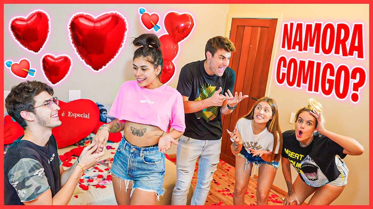 ELE PEDIU A CRUSH EM NAMORO NA FRENTE DE TODOS DA CASA!! [ REZENDE EVIL ]