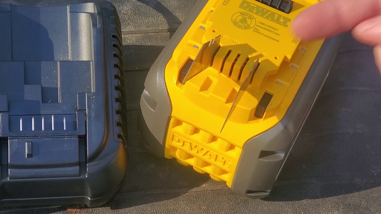 Аккумулятор Dewalt не заряжается / На зарядном устройстве не горят индикаторы. Простое решение.