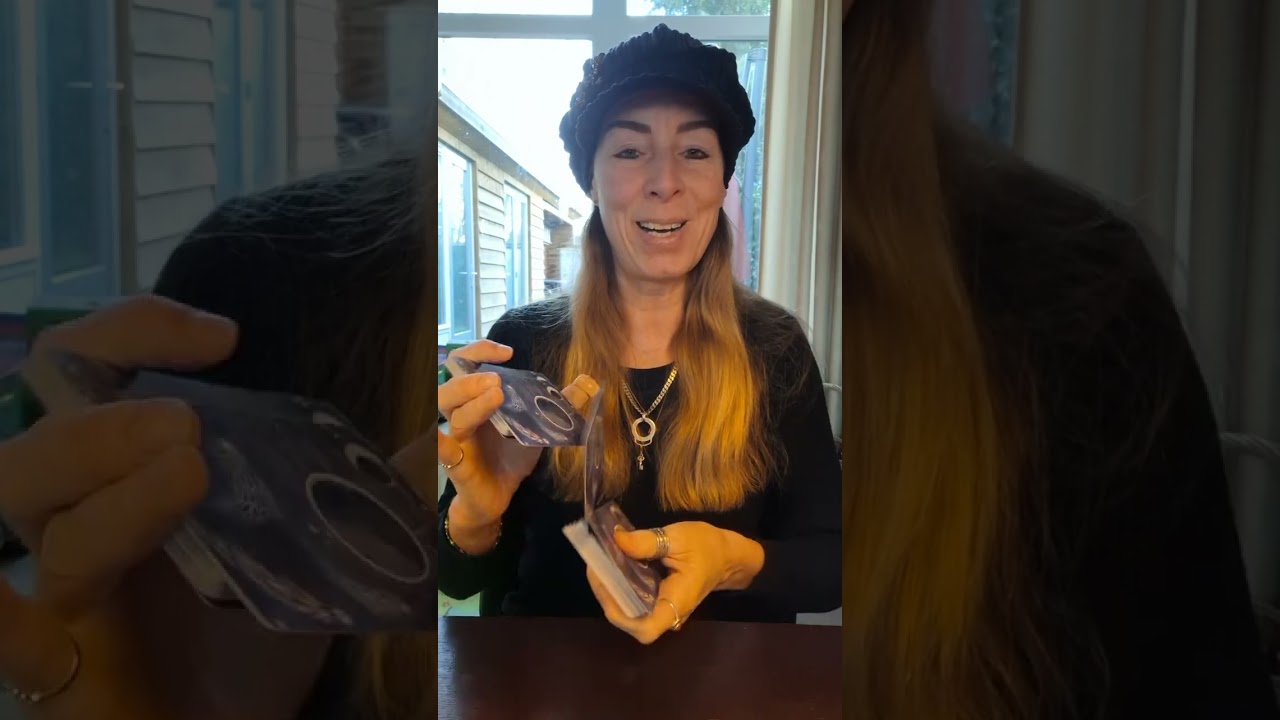 Iemand wil wraak nemen, maar het universum beschermt je; stuur ze liefde van veilige afstand #tarot 