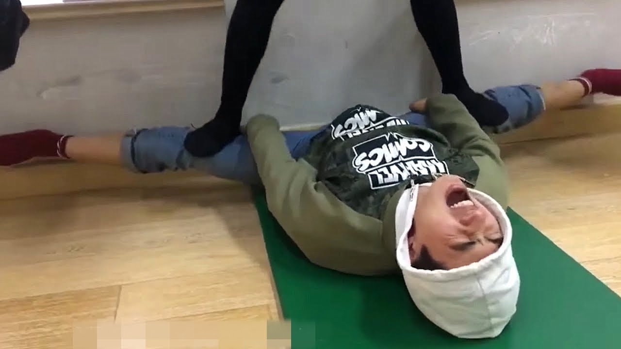 Они сказали, что растяжка - это пытка, но она делает тебя сильнее.