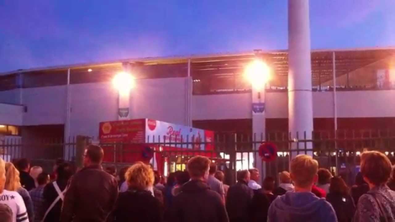 1D - Outside the Stadium - Best Song Ever