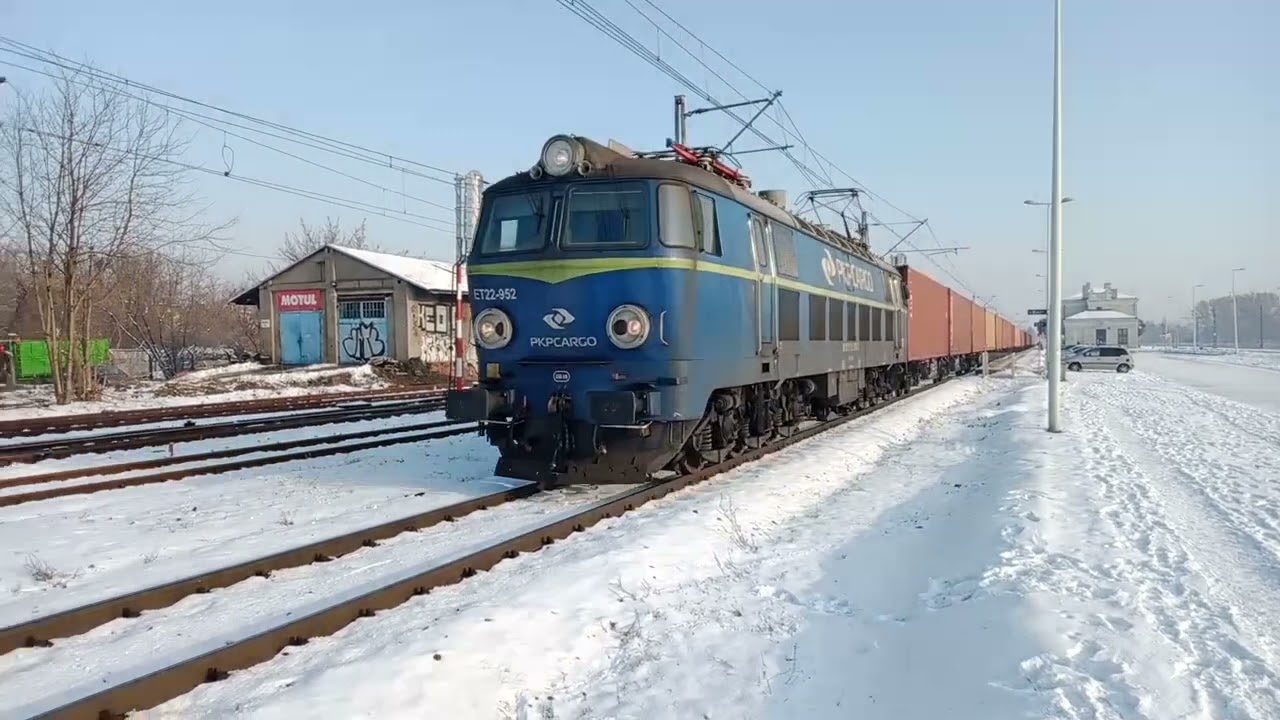 zimowe pociągi na stacji Łódź Chojny (2 byki w 45 sekund !!!)
