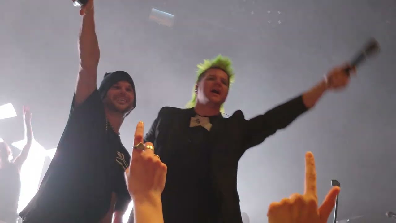 Weirdo - The Rasmus feat. Lee Jennings from The Funeral Portrait LIVE Frankfurt 2025
