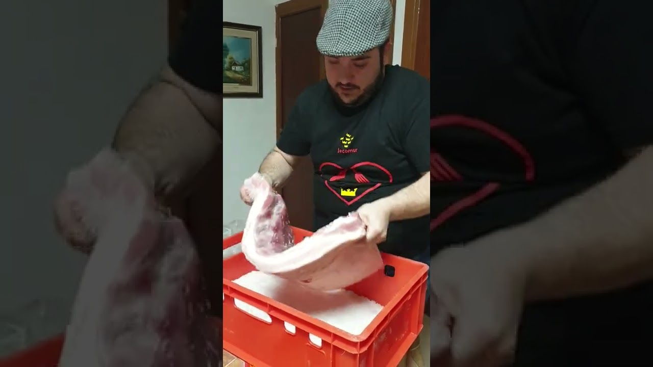 El Conesa preparando tocino salado