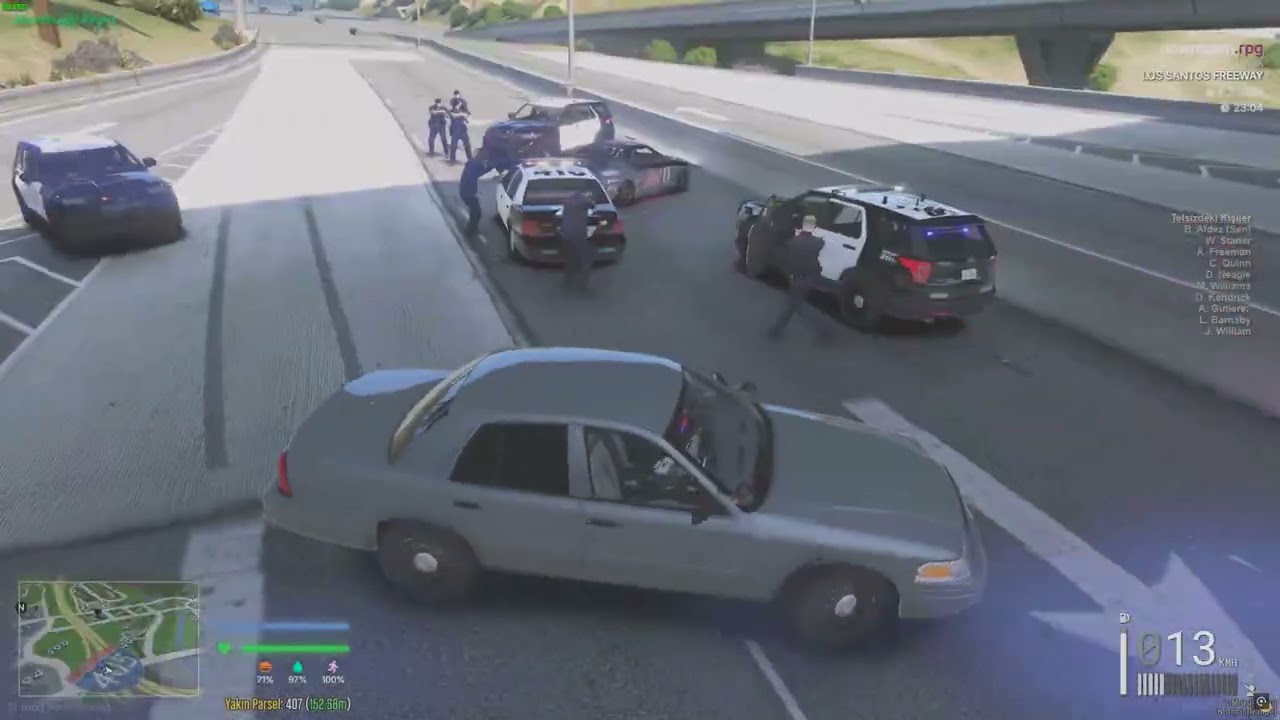 L.A.P.D memurları kaçan araca felony stop uyguluyor