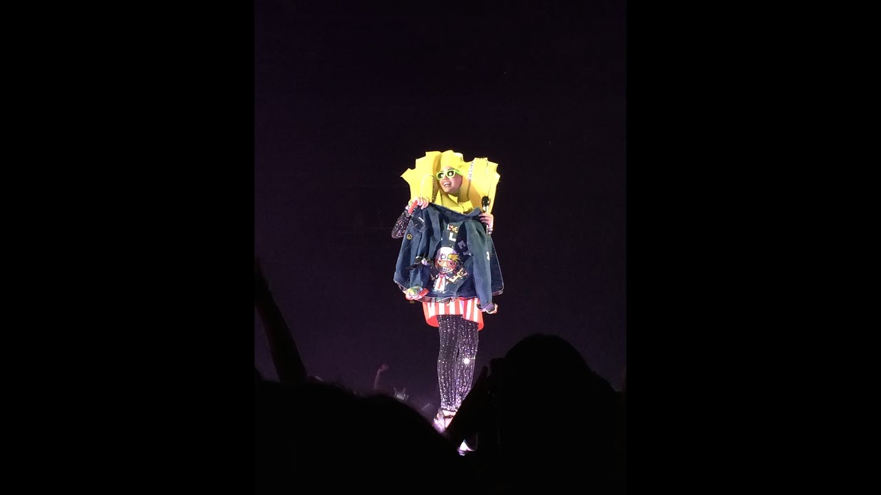 Miley Cyrus - Adore You Live (amazing speech by Miley)