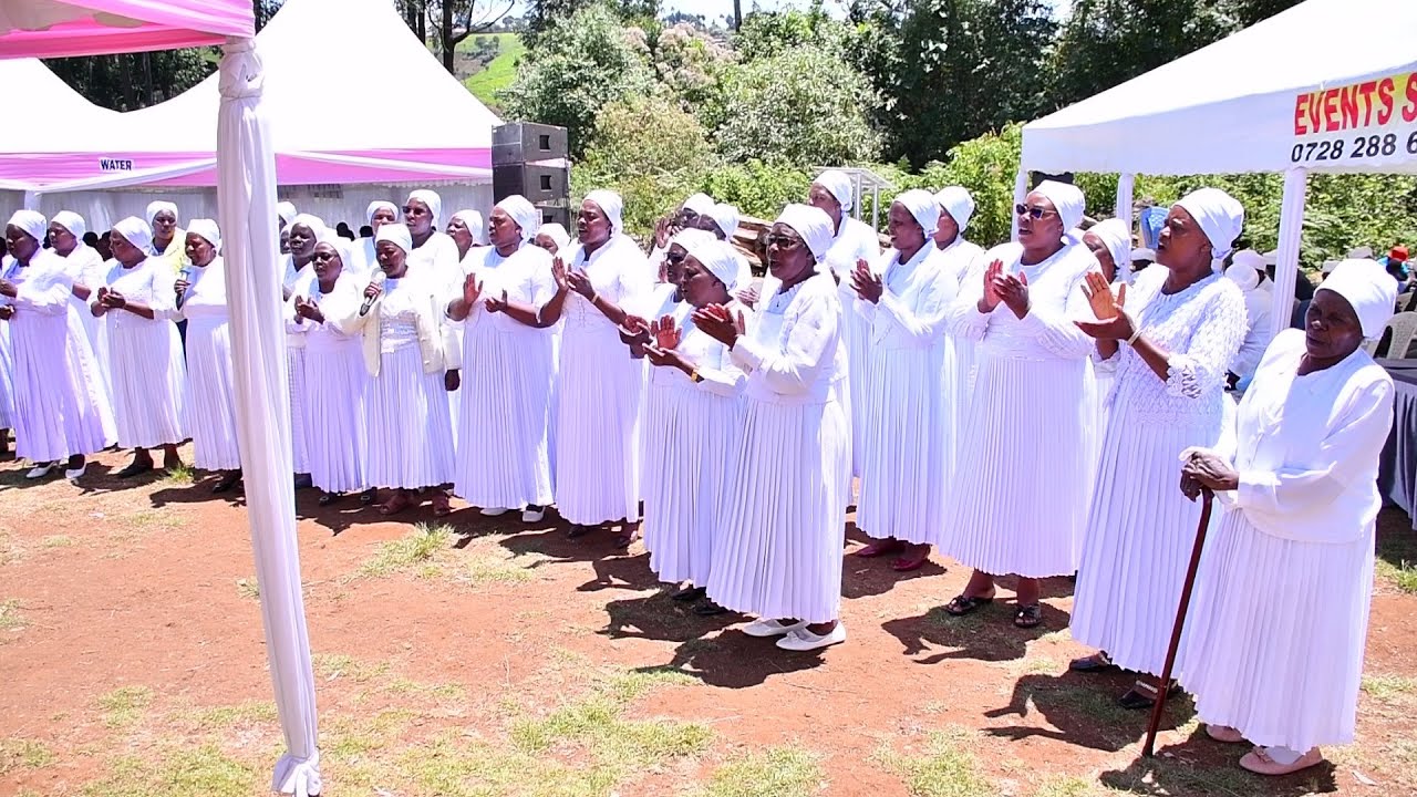 UTHAKA WA ATUMIA AKURINU MEHUMBITE WHITE MAKIGOOCA NGAI NA NYIMBO CIA KIROHO