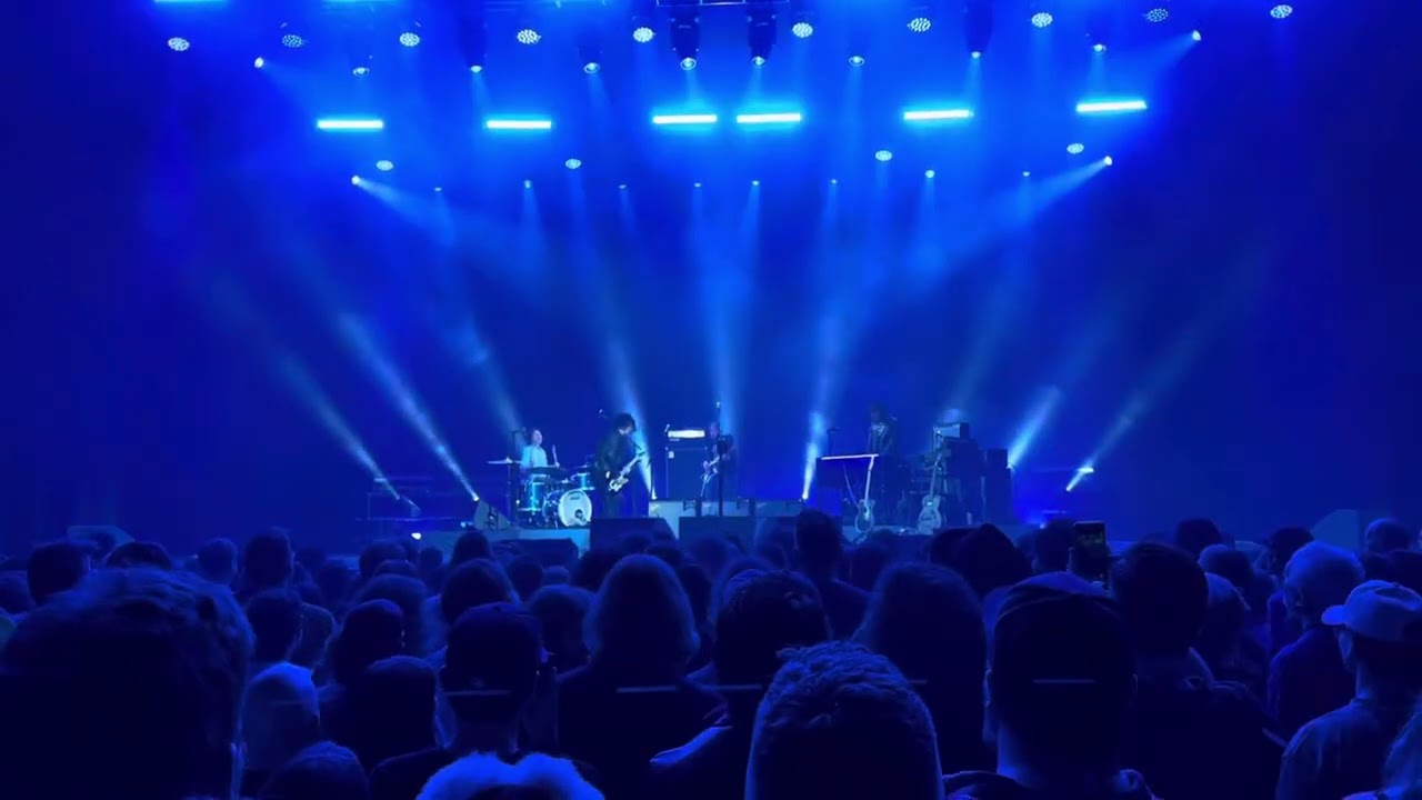 Dead Leaves and the Dirty Ground - Live in Nashville at The Pinnacle