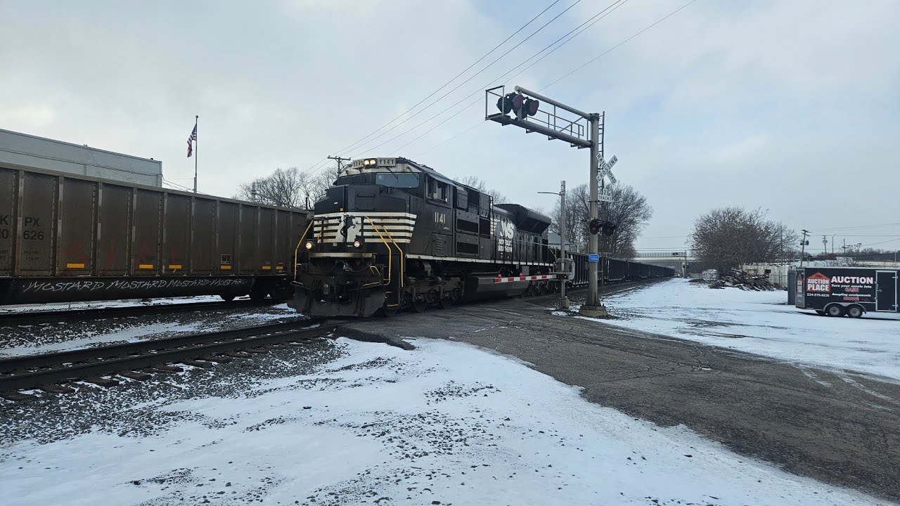 2 Norfolk Southern Trains Race in Salem, OH 1 23 26 4K