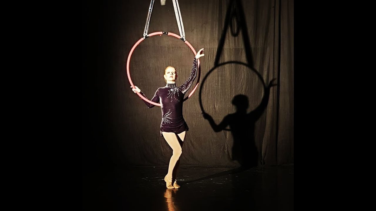 Emily Cage - Aerial Hoop - Luftring