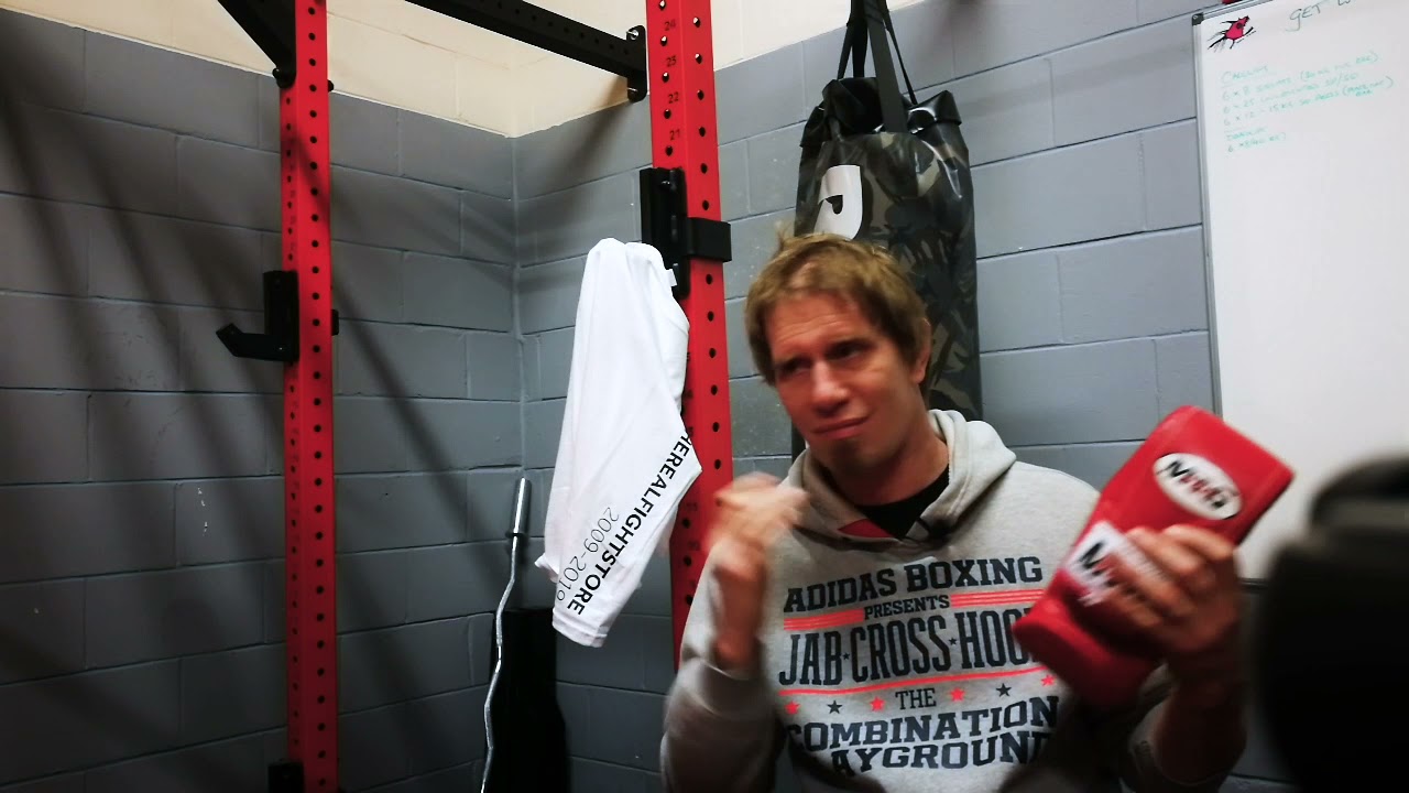 Choosing the Right Boxing Gloves for Hitting Bags and Pads