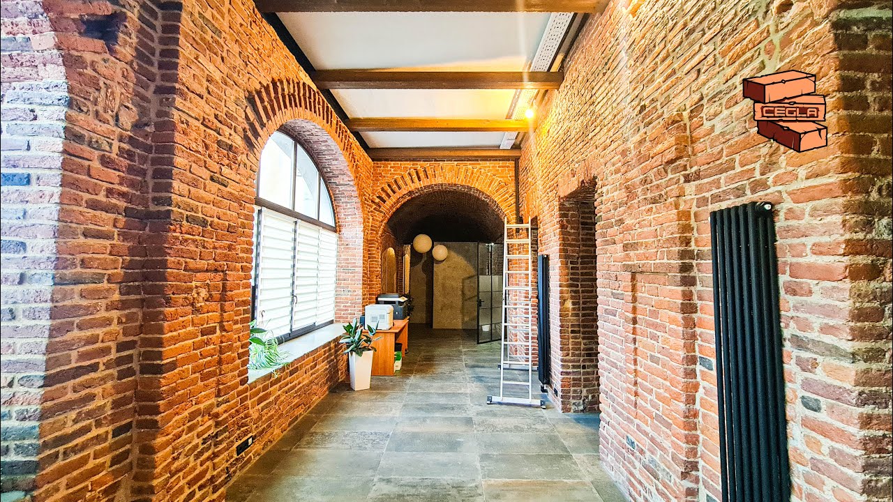 Красивая кирпичная галерея, офис в центре в стиле лофт.