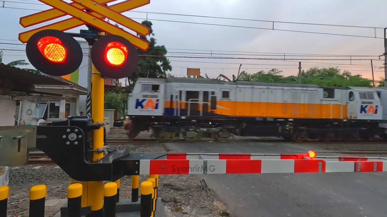 INDONESIAN RAILROAD CROSSINGS | Perlintasan Kereta Api 2025