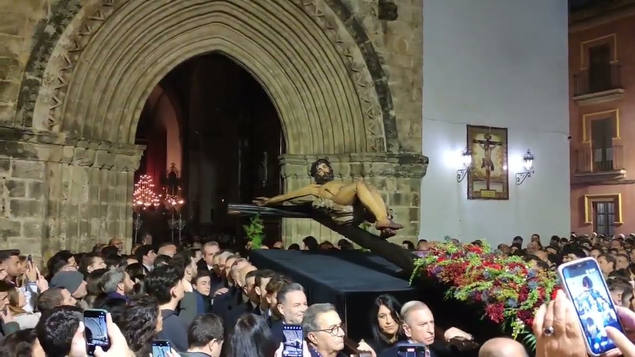Entrada Via Crucis Cristo de la Buena Muerte Hermandad de La Hiniesta Sevilla 31/01/2026