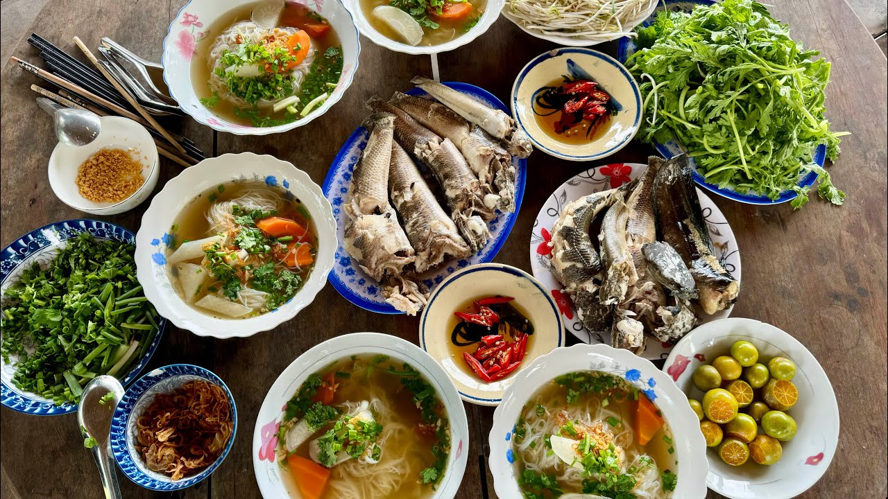 Mò Hang Cá Lóc Về Nấu Nồi Hủ Tiếu Cá Đậm Chất Miền Tây | TQMT #362