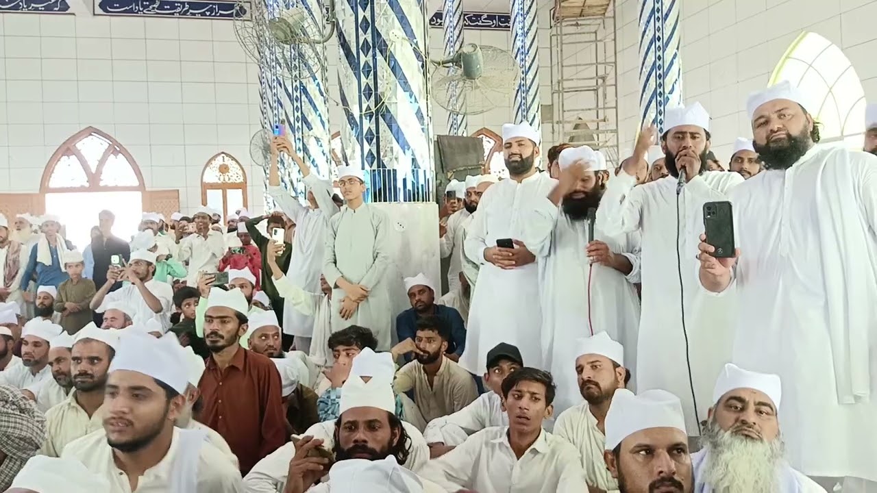 حضور محبوب المشائخ الحاج حضرت خواجہ محبوب الہی صاحب سجادہ نشین دربار عالیہ وادی عزیز شریف چنیوٹ 