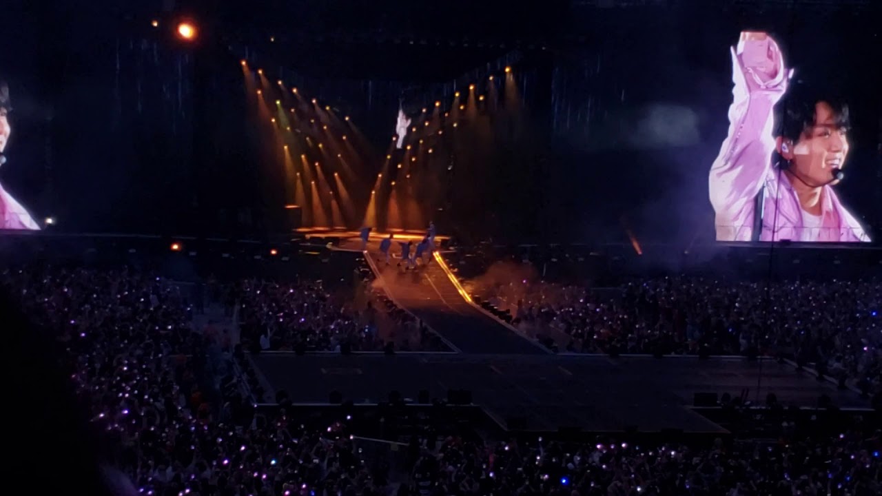 BTS LOVE YOURSELF: SPEAK YOURSELF NY Metlife Day 1 Fancam: JungKook Euphoria