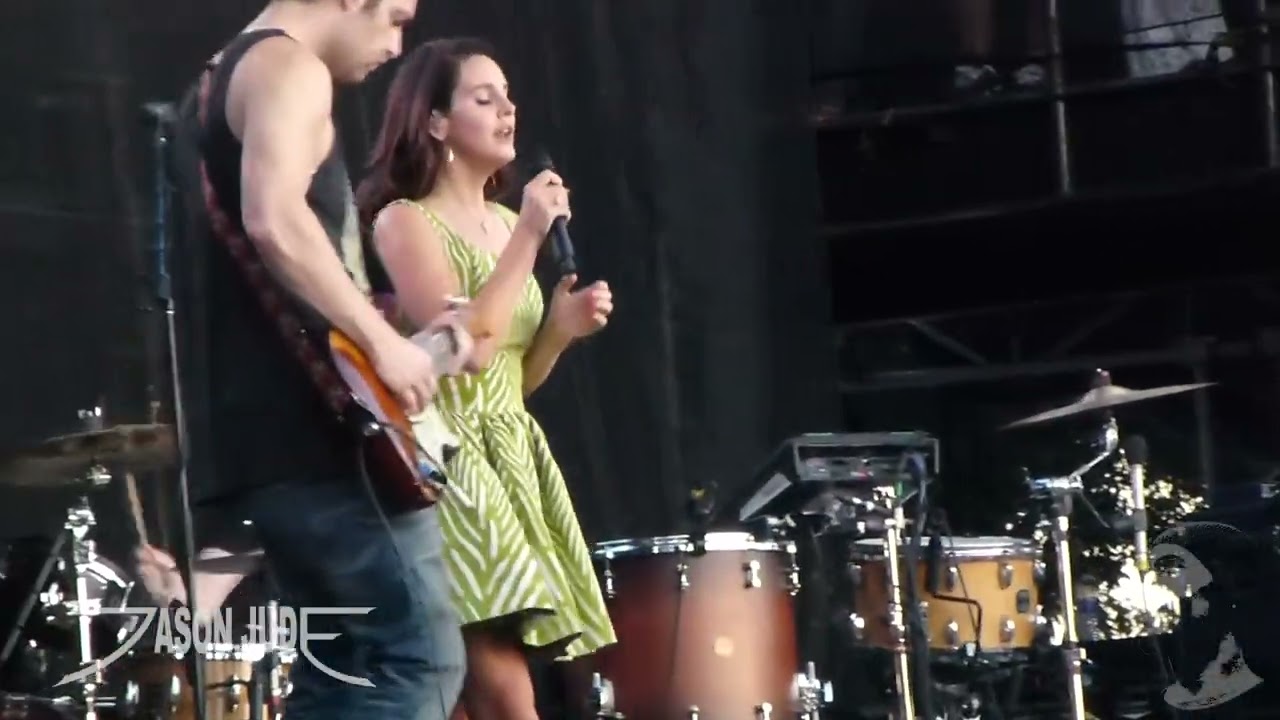 Lana Del Rey - Ride [HD] LIVE 10/4/2014