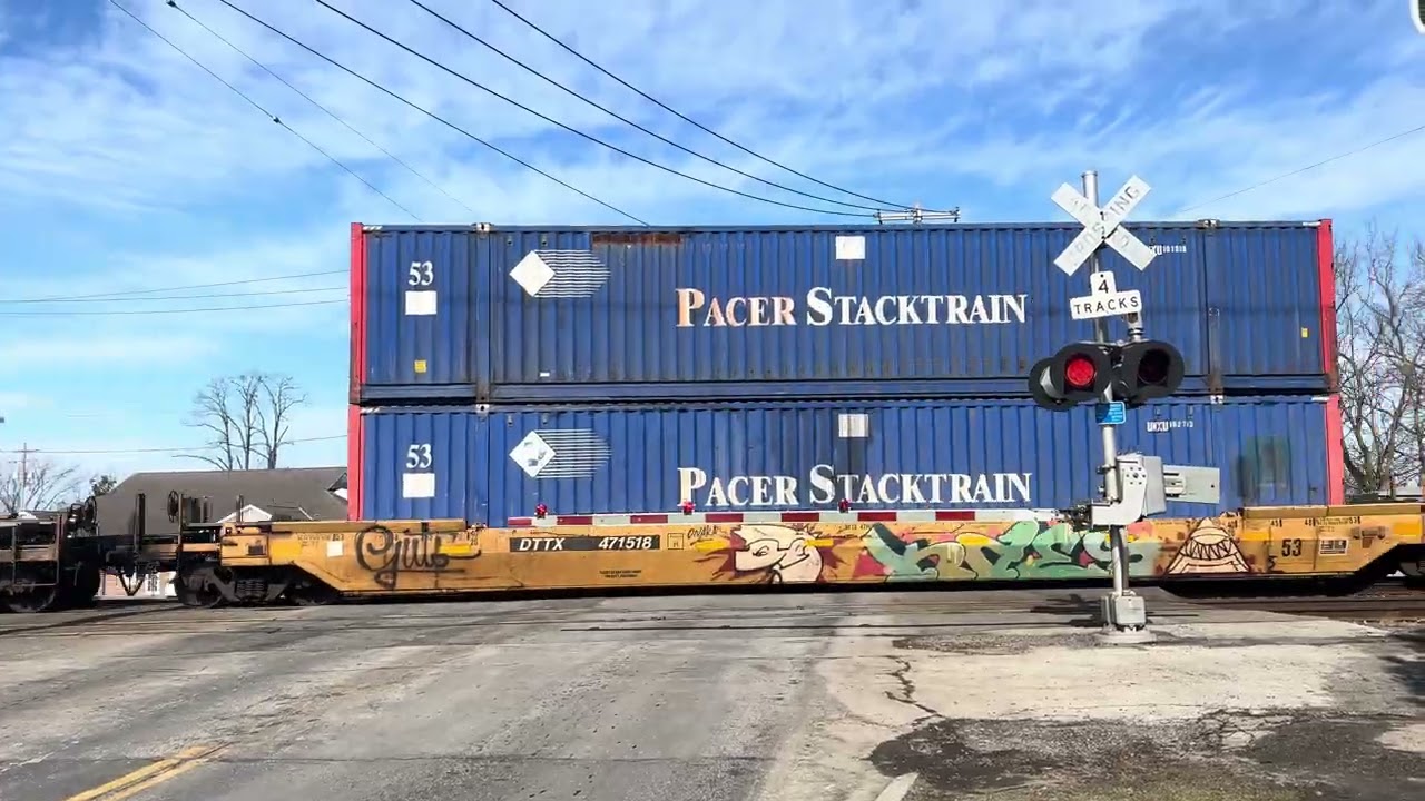Csx 939 leads intermodal Willoughby Ohio 