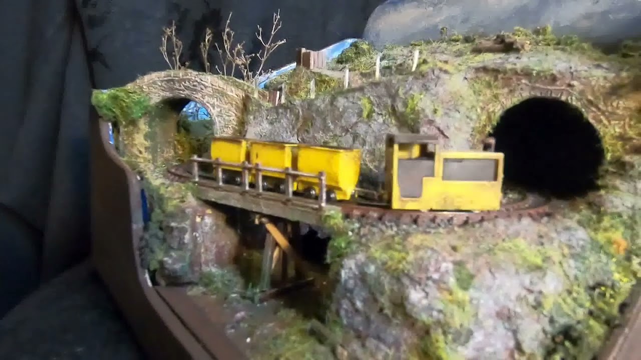 Rokuhan Z Shorty set made into a micro layout with Busch HOf stock.