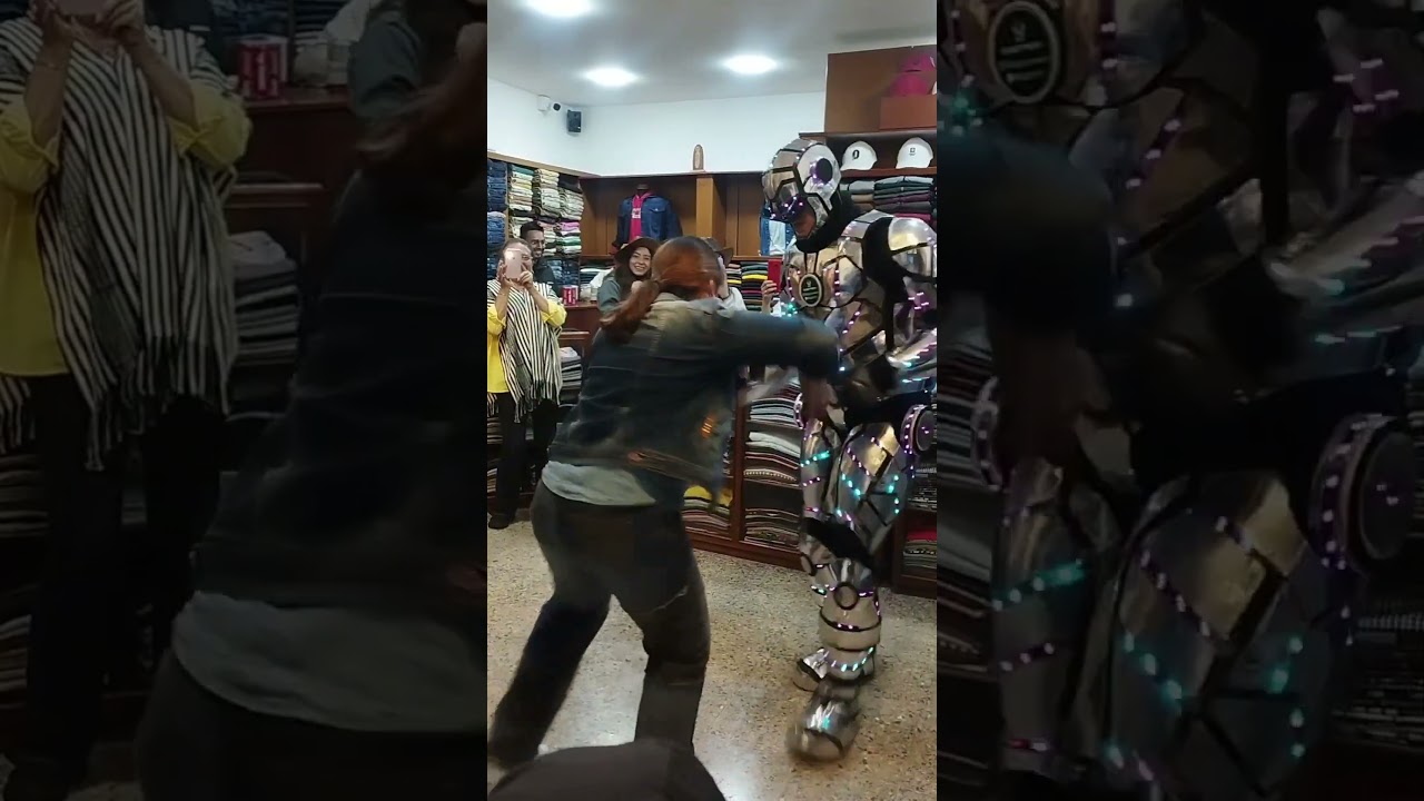 robot sorprende con pasos prohibidos 😂😎🦾#robot #dancing #robotron