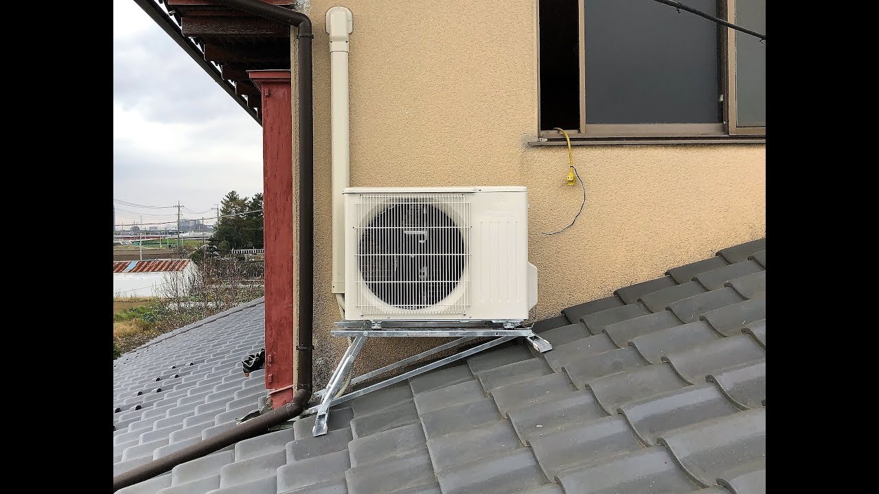 エアコン室外機、屋根に設置