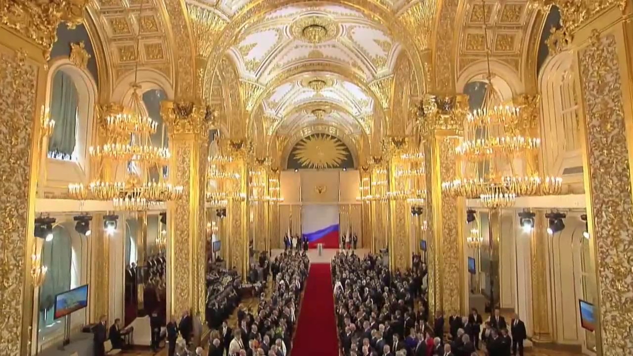 Entrada de Vladimir Putin en el kremlin
