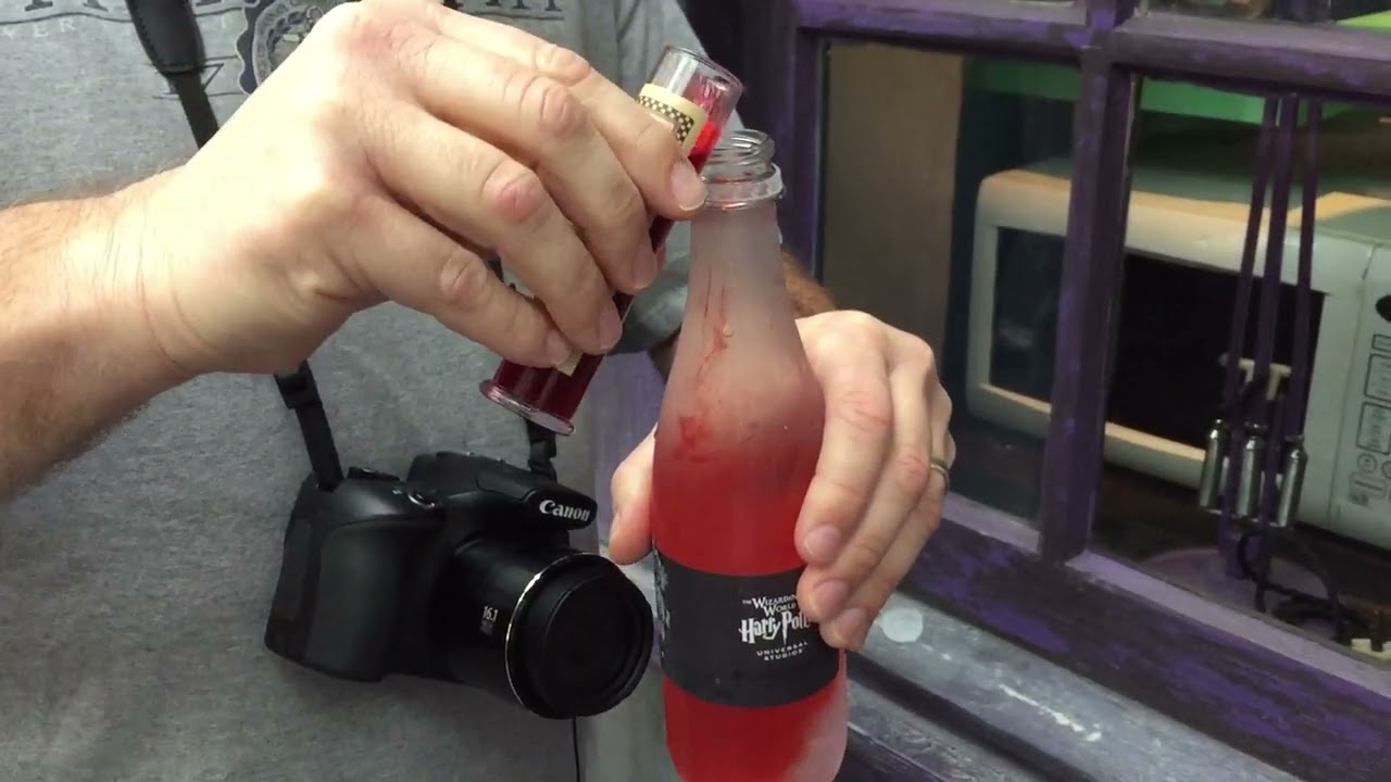 Mixing Elixir and Gilly Water to Make Potion - Universal Studios, Orlando 01-25-2015