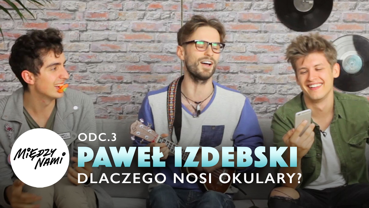 PAWEŁ IZDEBSKI – DLACZEGO NOSI OKULARY? | Między Nami