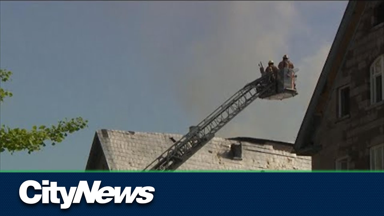 Major fire in downtown Montreal heritage building displaces seniors